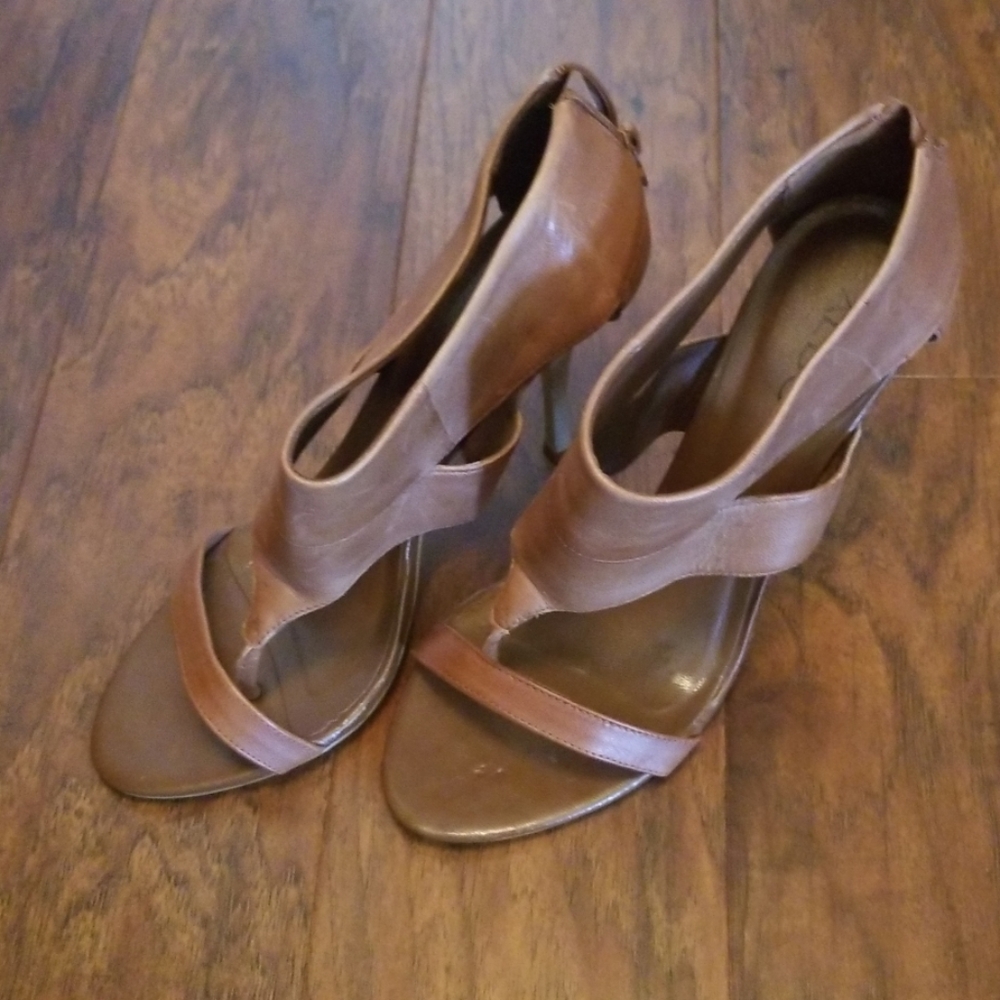 Leather sandal heels